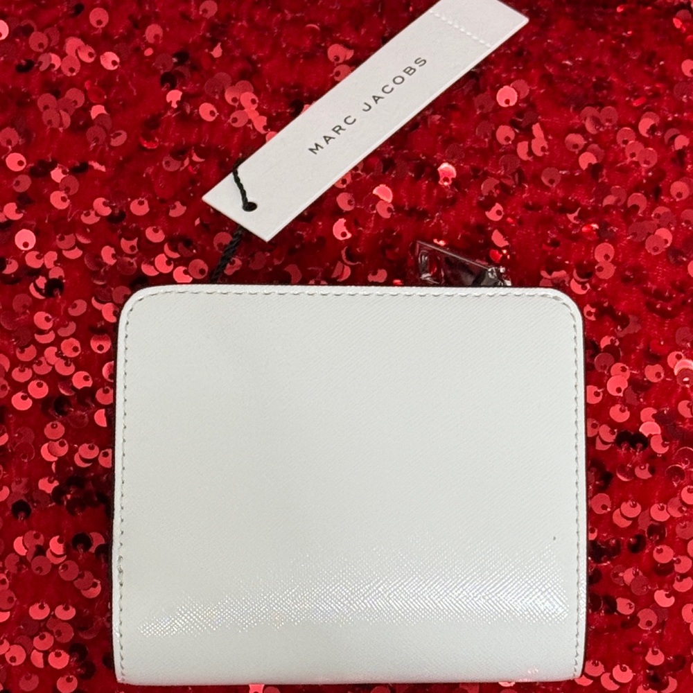 NWT Marc Jacobs Wallet with Silver Accents - Picture 3 of 12